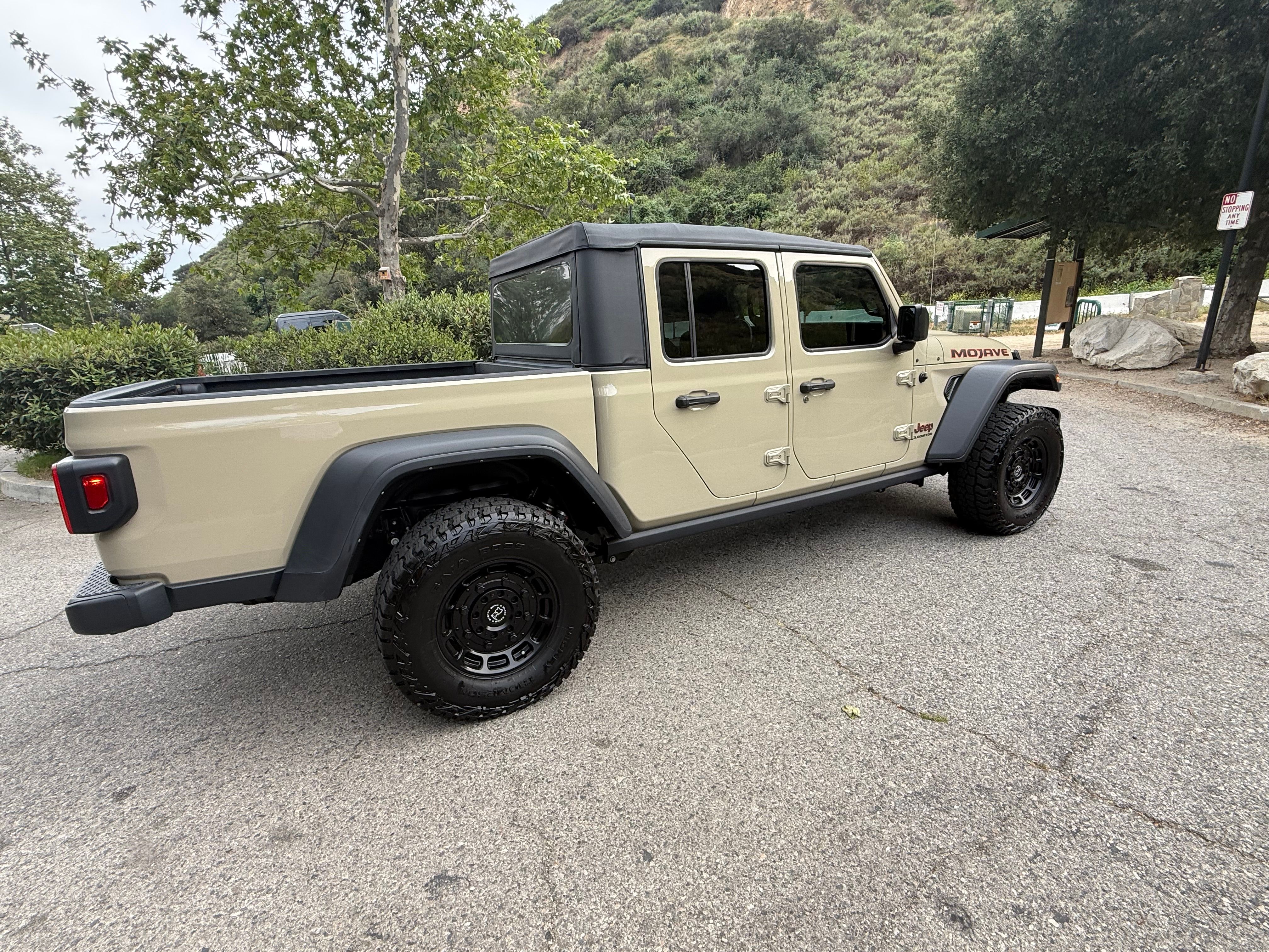 Used 2022 Jeep Gladiator Mojave w/ Trailer Tow Package AWD/4WD image 5