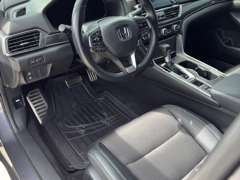 Used 2018 Honda Accord Sport image 14