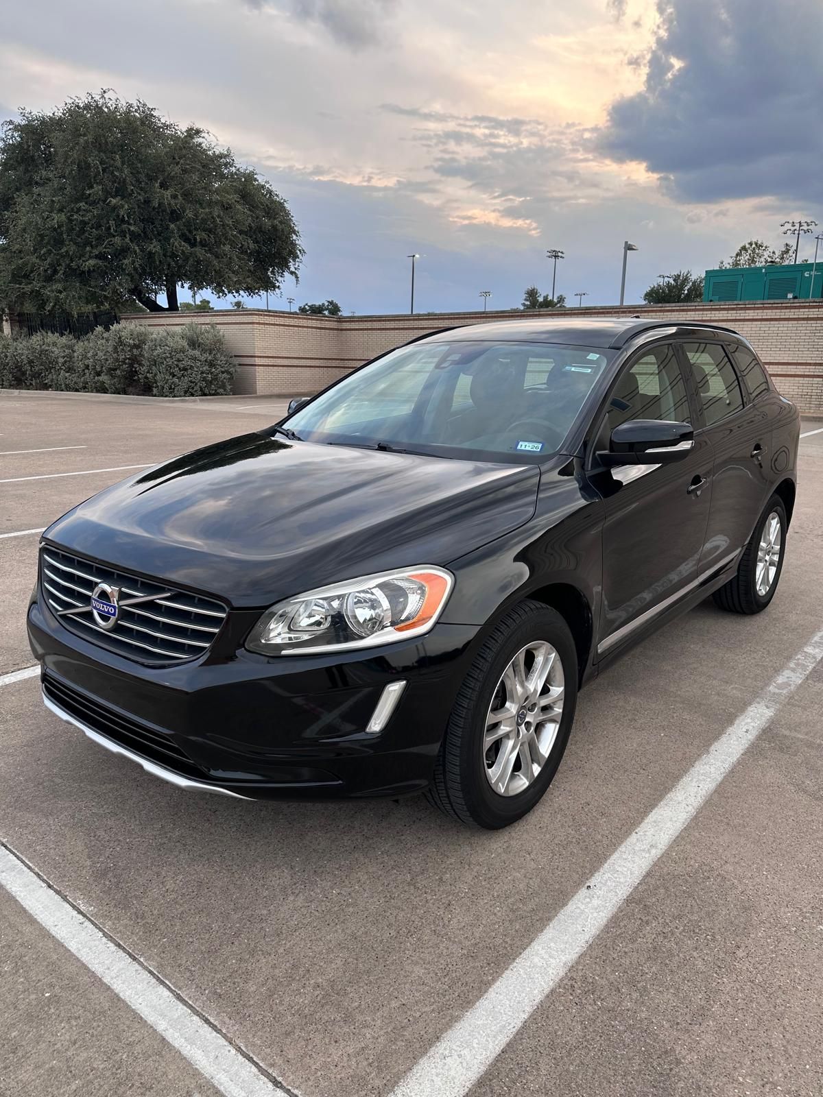 Used 2015 Volvo XC60 T5 FWD image 1