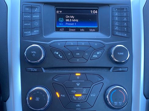 Used 2016 Ford Fusion SE w/ Equipment Group 201A image 16