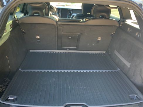 Used 2020 Volvo V60 T6 R-Design image 9