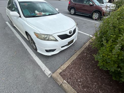 Used 2011 Toyota Camry SE FWD image 8