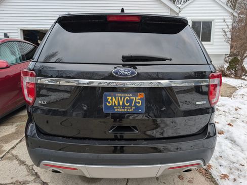 Used 2016 Ford Explorer XLT w/ Equipment Group 202A image 5