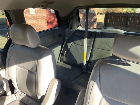 Used 2006 Toyota Sienna XLE Limited image 24