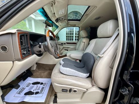 Used 2003 Cadillac Escalade ESV AWD image 9