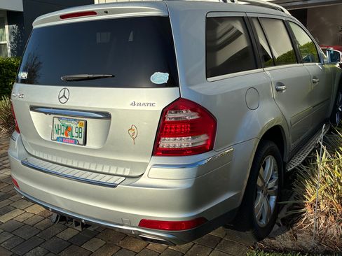 Used 2012 Mercedes-Benz GL 450 4MATIC image 2