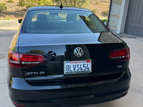 Used 2016 Volkswagen Jetta SE FWD image 12