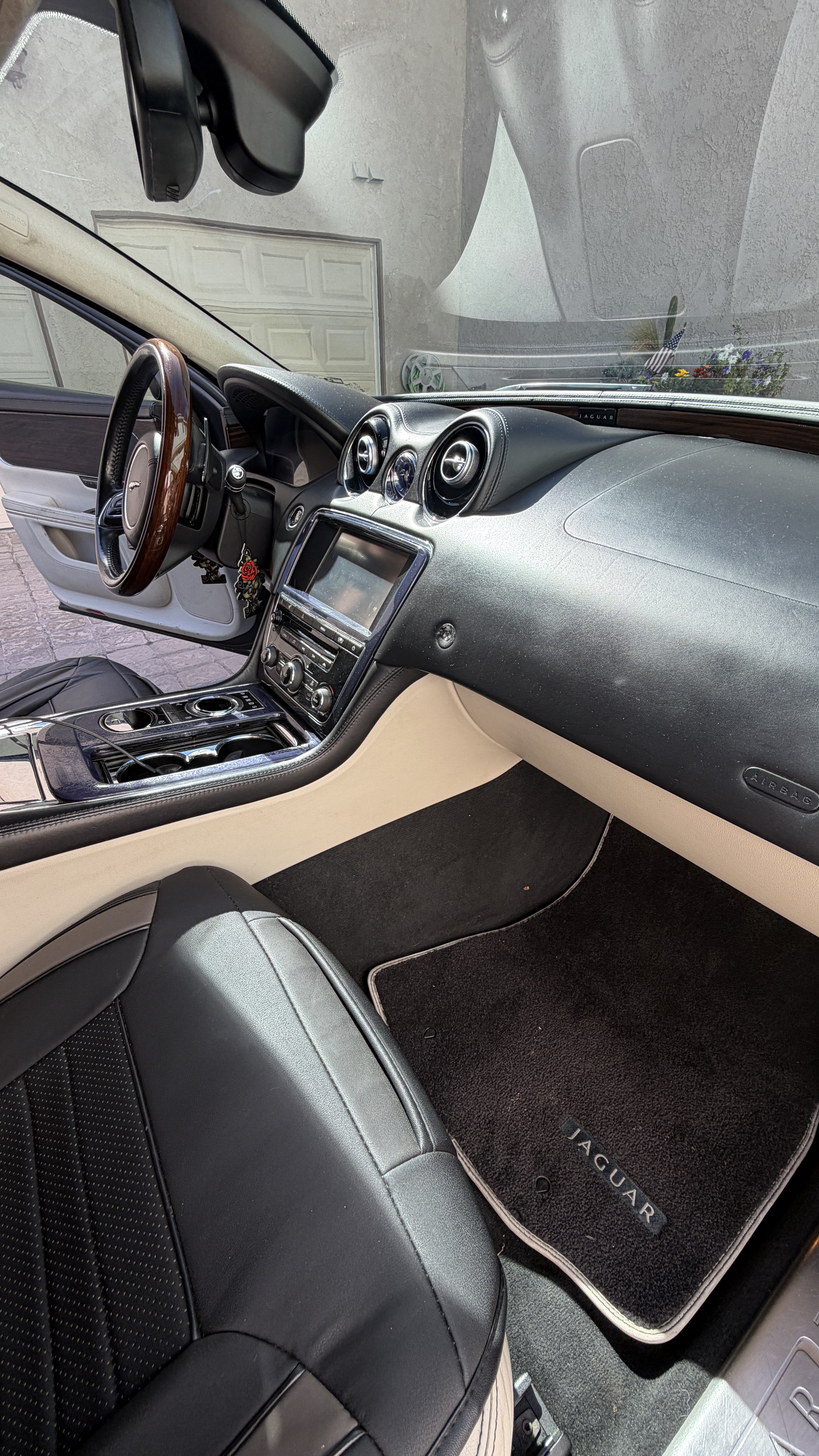 Used 2012 Jaguar XJ L RWD image 10