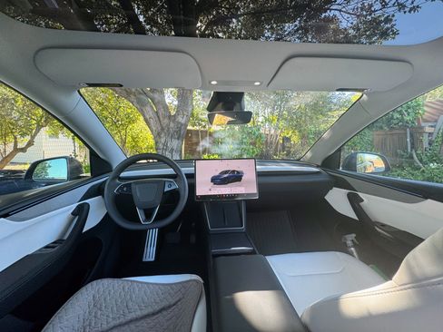 Used 2026 Tesla Model Y AWD image 12