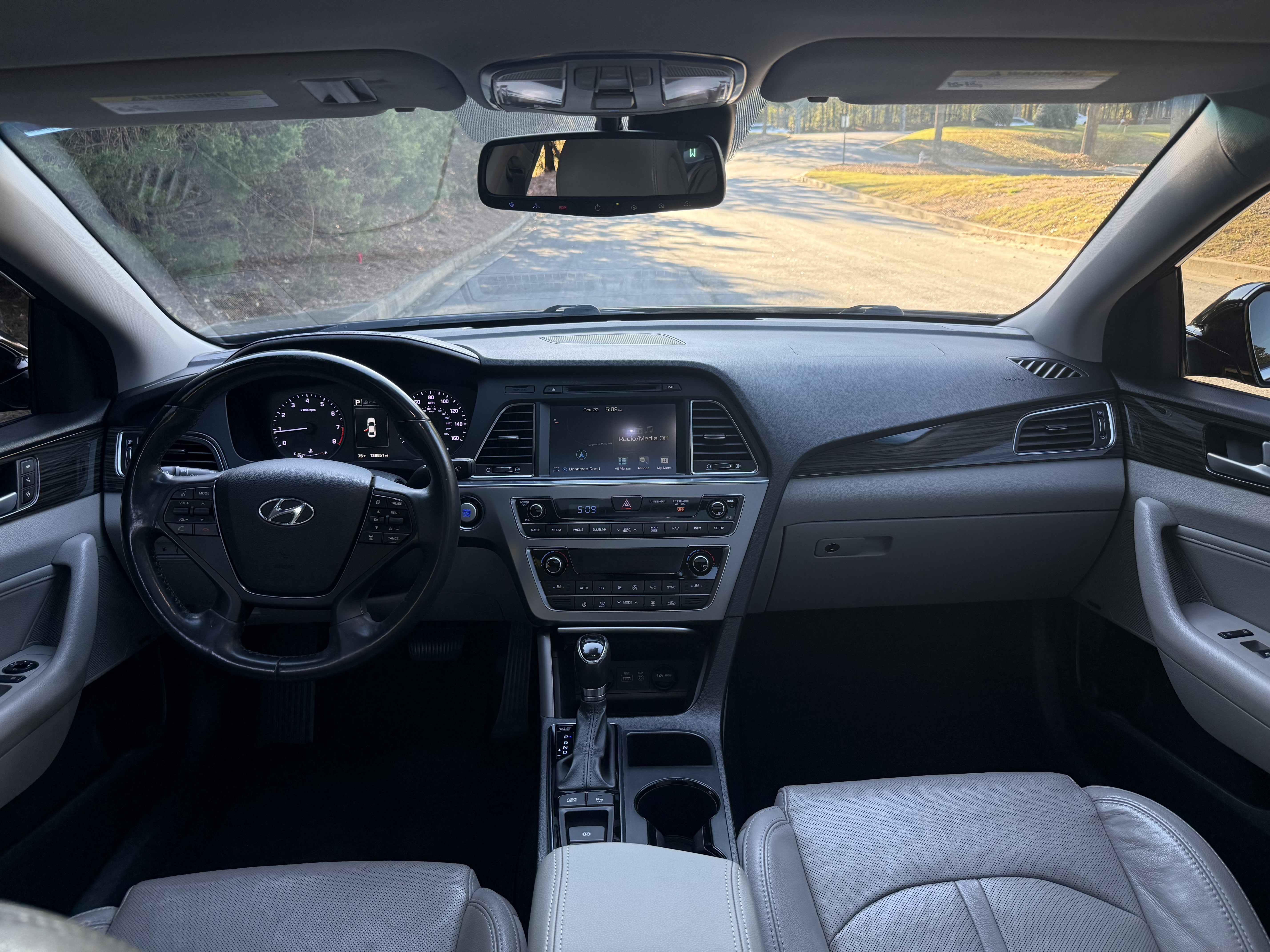 Used 2015 Hyundai Sonata Limited w/ Option Group 06 FWD image 16