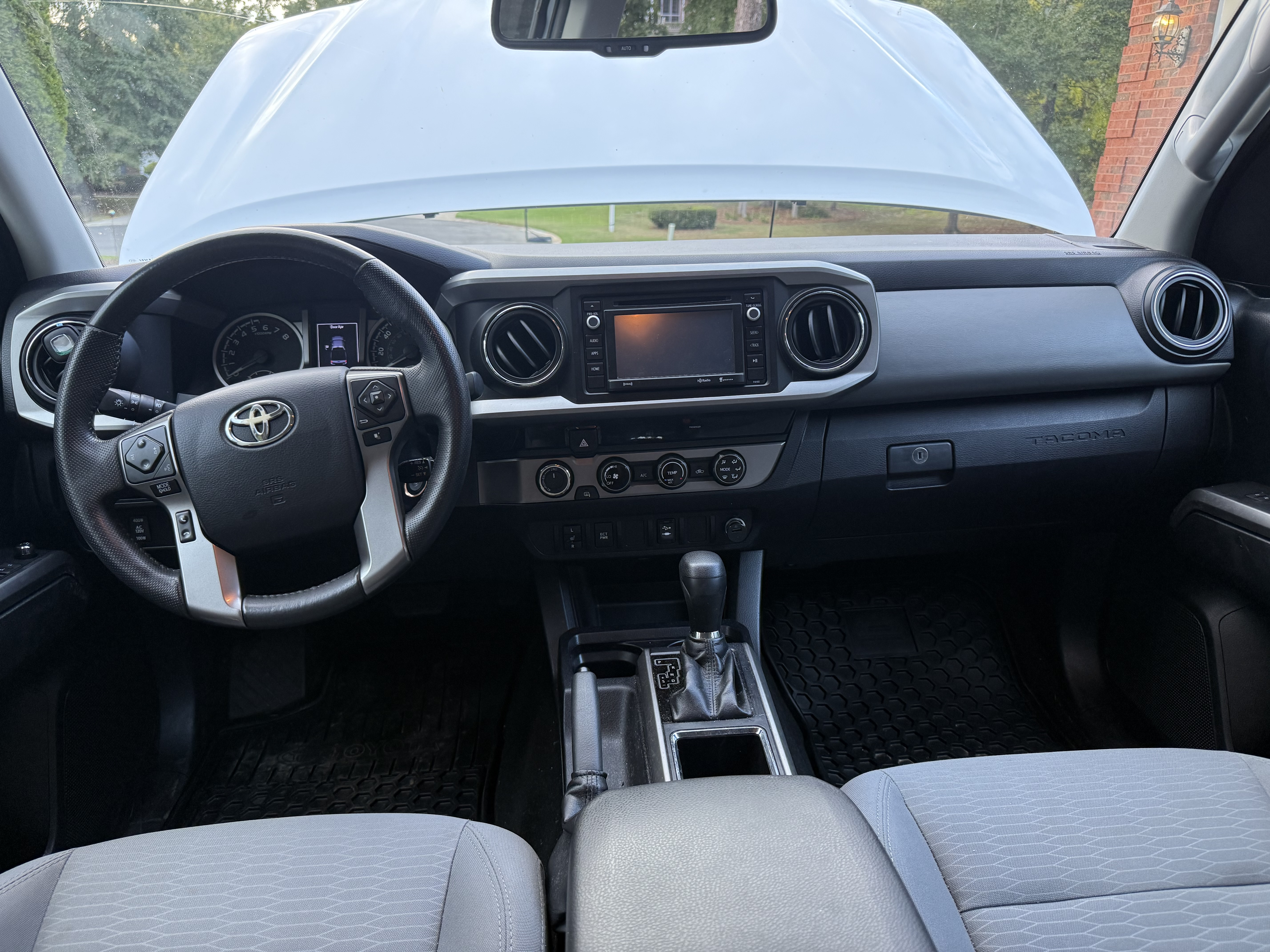 Used 2017 Toyota Tacoma TRD Sport AWD/4WD image 27
