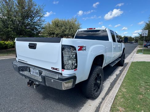 Used 2011 GMC Sierra 3500 SLT w/ SLT Convenience Package image 15