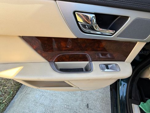 Used 2014 Jaguar XF 3.0 image 17