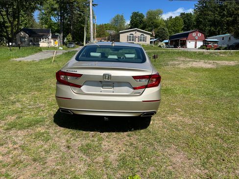 Used 2018 Honda Accord Touring image 12