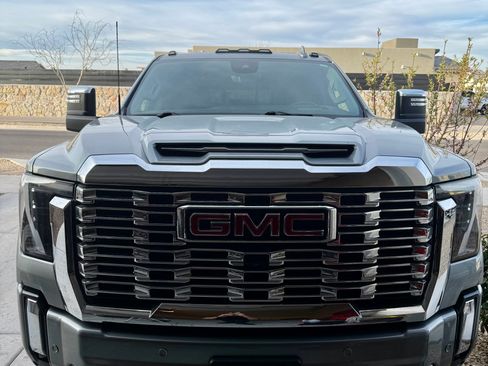 Used 2024 GMC Sierra 2500 Denali w/ Denali Reserve Package image 12