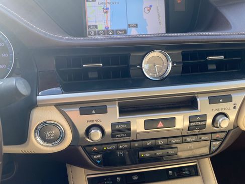 Used 2016 Lexus ES 350 w/ Luxury Package w/Wood Trim image 15