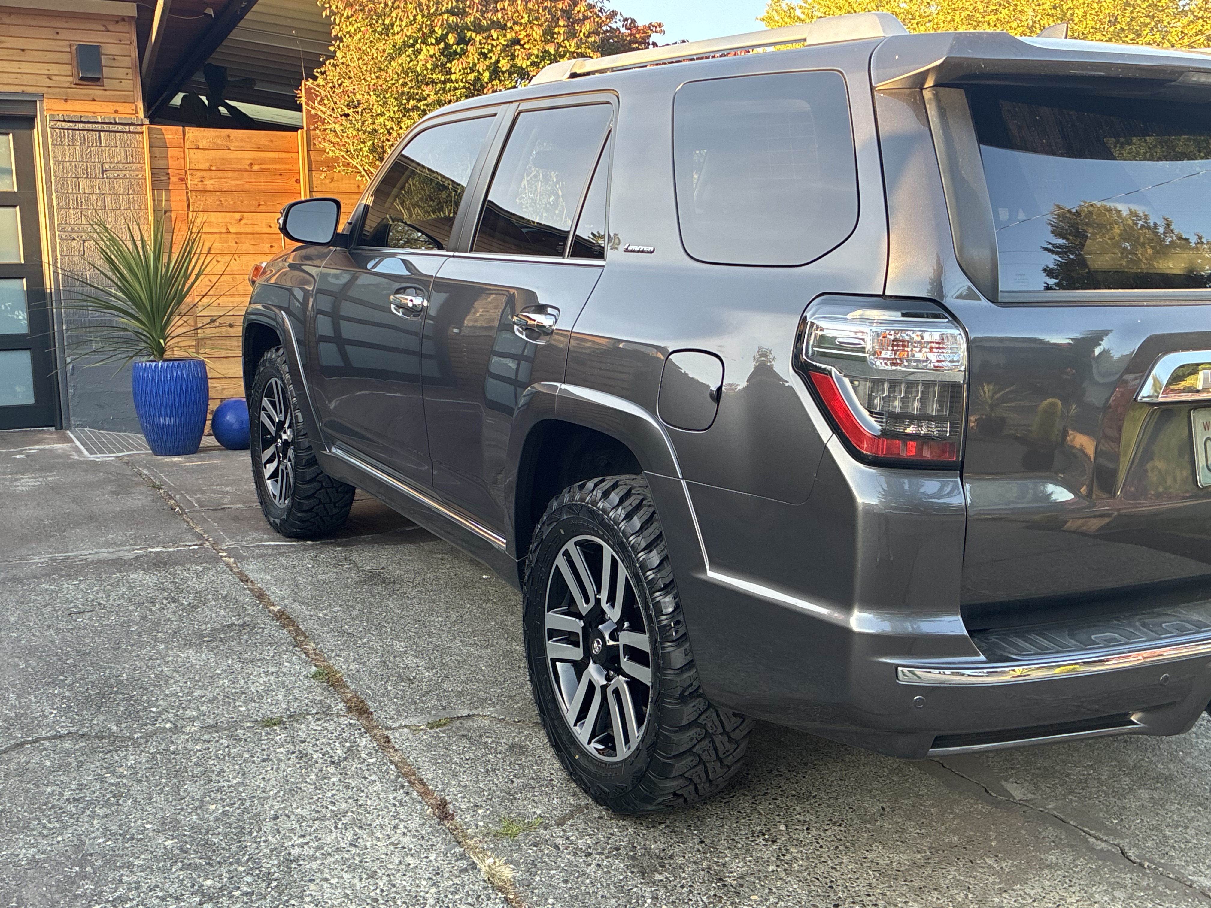 Used 2021 Toyota 4Runner Limited AWD/4WD image 2