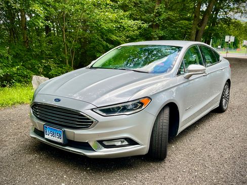 Used 2017 Ford Fusion Titanium image 13