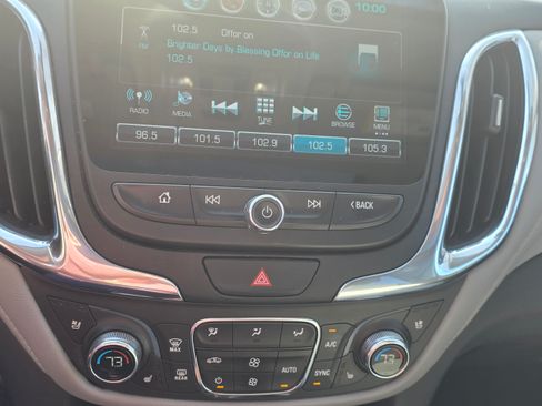 Used 2018 Chevrolet Equinox Premier image 2