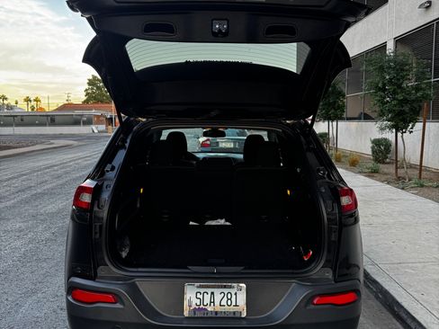 Used 2016 Jeep Cherokee Latitude w/ Cold Weather Group image 4