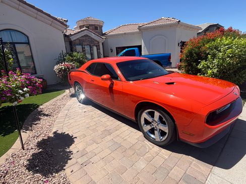 Used 2009 Dodge Challenger R/T RWD image 4