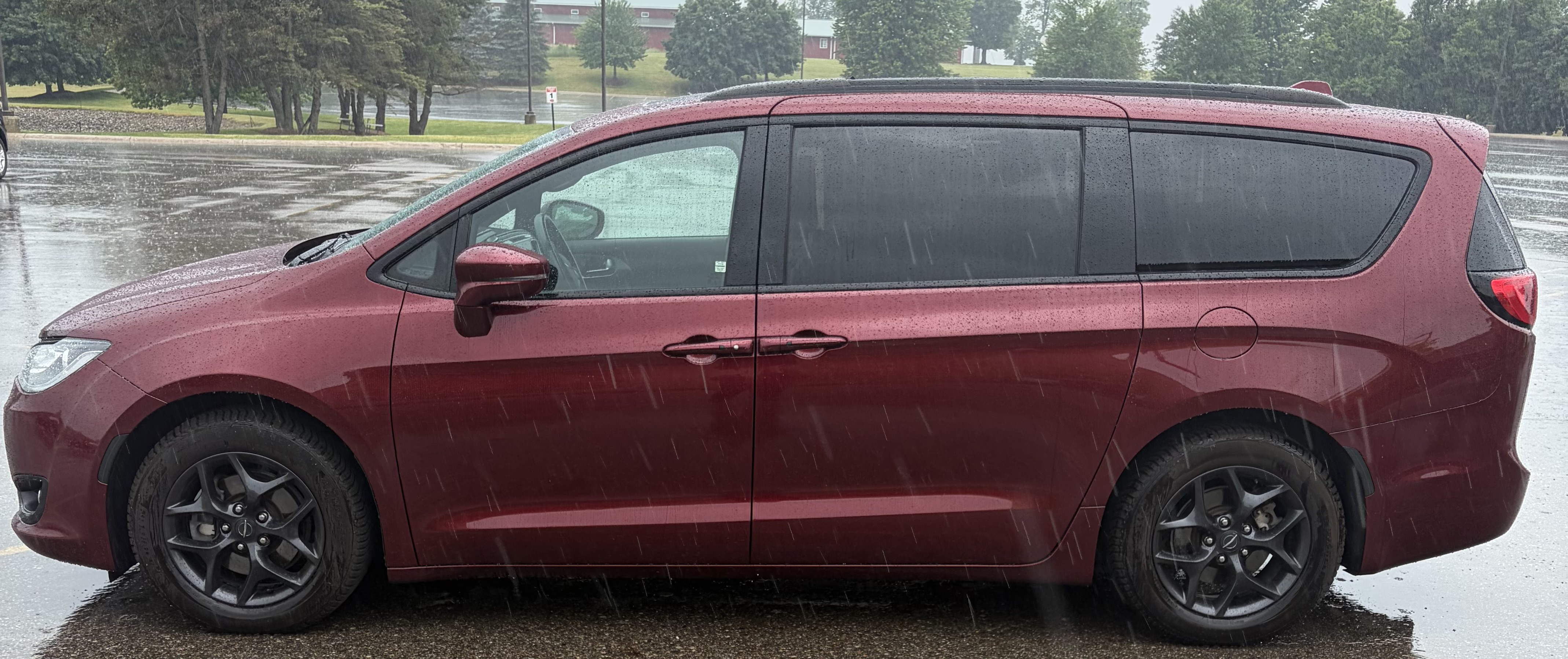 Used 2020 Chrysler Pacifica Limited w/ S Appearance Package FWD image 11