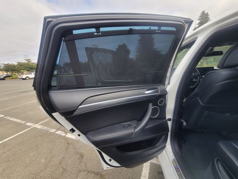 Used 2011 BMW X6 M image 16