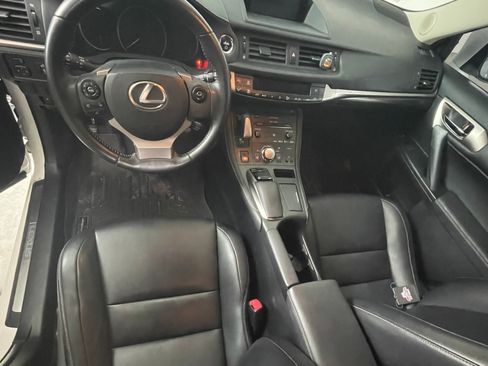 Used 2015 Lexus CT 200h image 2