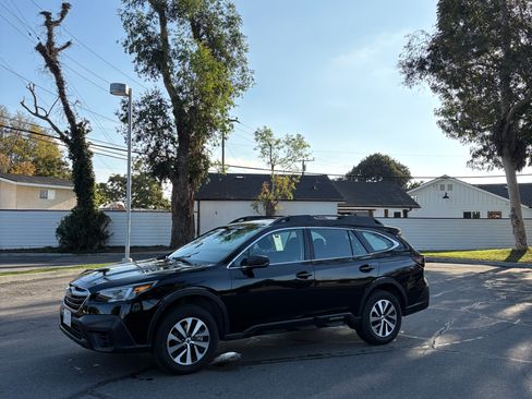 Used 2020 Subaru Outback image 1
