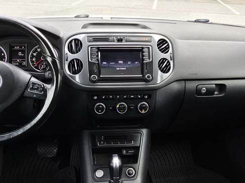 Used 2017 Volkswagen Tiguan Sport image 13