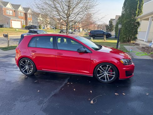 Used 2017 Volkswagen GTI Sport image 2