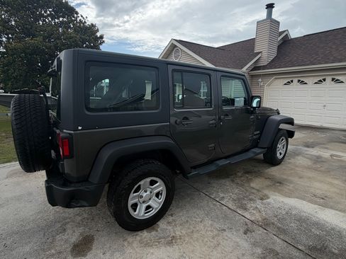 Used 2014 Jeep Wrangler Unlimited Sport AWD/4WD image 11
