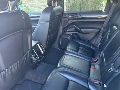 Used 2017 Porsche Cayenne S image 14