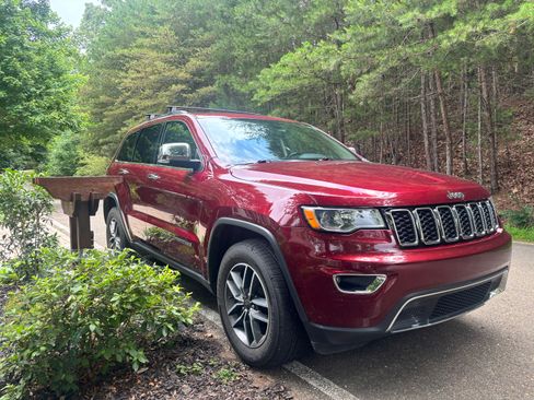 Used 2020 Jeep Grand Cherokee Limited AWD/4WD image 2