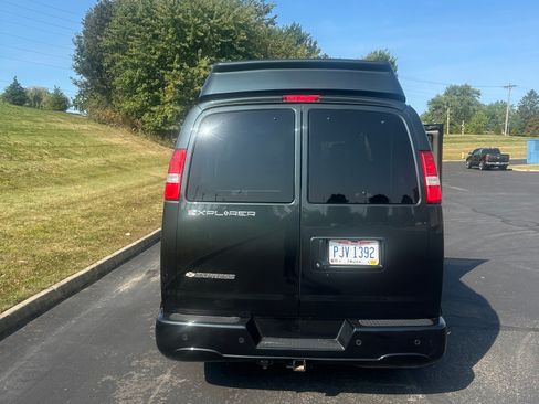 Used 2017 Chevrolet Express 2500 image 4