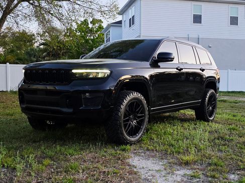 Used 2021 Jeep Grand Cherokee L Overland w/ Quick Order Package 25N image 2