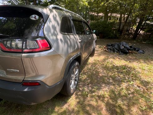 Used 2019 Jeep Cherokee Latitude Plus w/ Cold Weather Group AWD/4WD image 12