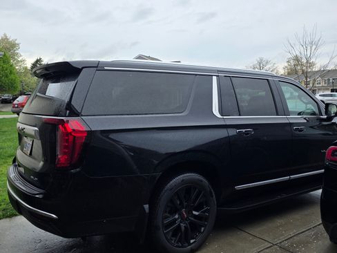Used 2021 GMC Yukon XL SLT w/ SLT Luxury Package image 10