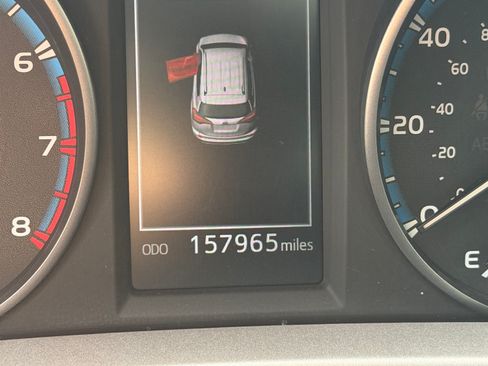 Used 2017 Toyota RAV4 LE FWD image 11