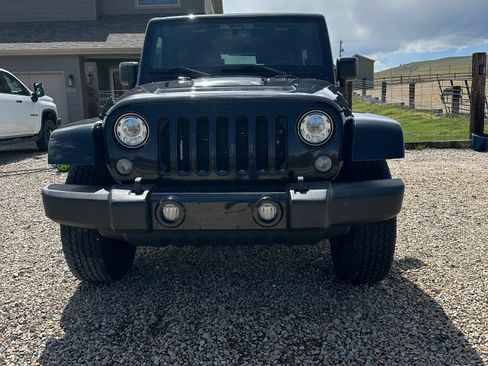 Used 2018 Jeep Wrangler Unlimited Sahara image 4
