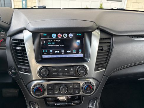 Used 2017 Chevrolet Suburban LT w/ Luxury Package image 2