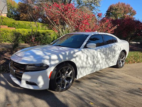 Used 2015 Dodge Charger SXT w/ Plus Group image 1