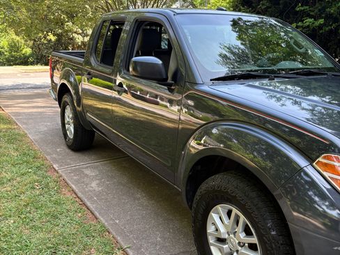 Used 2014 Nissan Frontier SV RWD image 4