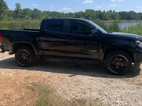 Used 2022 Chevrolet Colorado Z71 w/ Z71 Midnight Edition AWD/4WD image 6