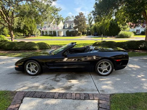 Used 2002 Chevrolet Corvette Convertible w/ Preferred Equipment Group2 RWD image 2