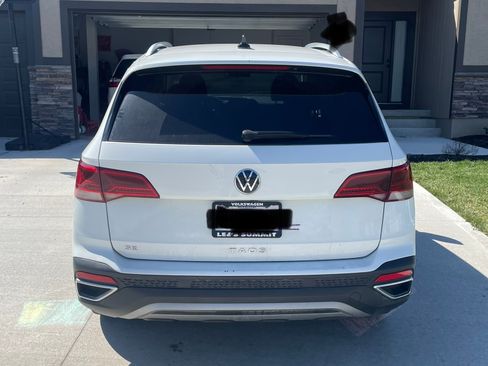 Used 2022 Volkswagen Taos SE image 1