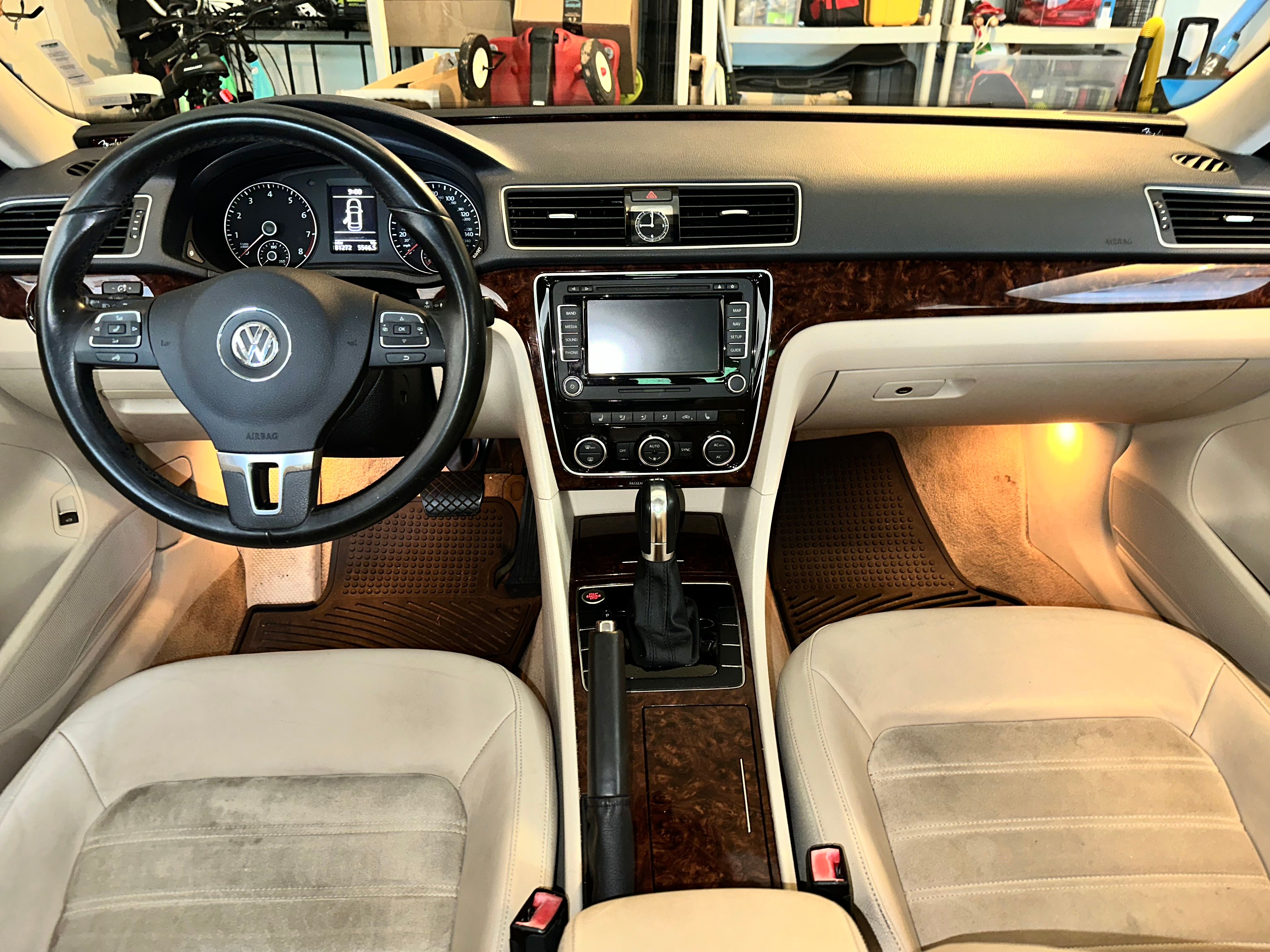 Used 2012 Volkswagen Passat 3.6 SEL Premium FWD image 9