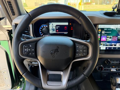 Used 2022 Ford Bronco Wildtrak image 19