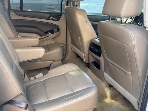 Used 2017 Chevrolet Suburban LT w/ Luxury Package image 20
