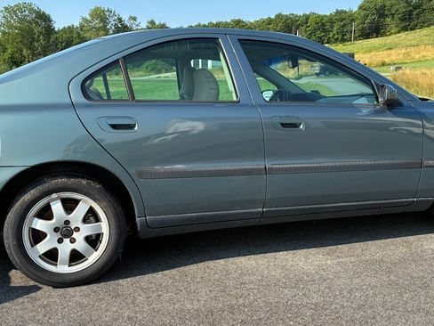 Used 2004 Volvo S60 2.5T AWD/4WD image 1